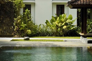 2 piscinas al aire libre