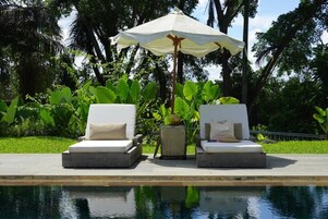 2 piscinas al aire libre