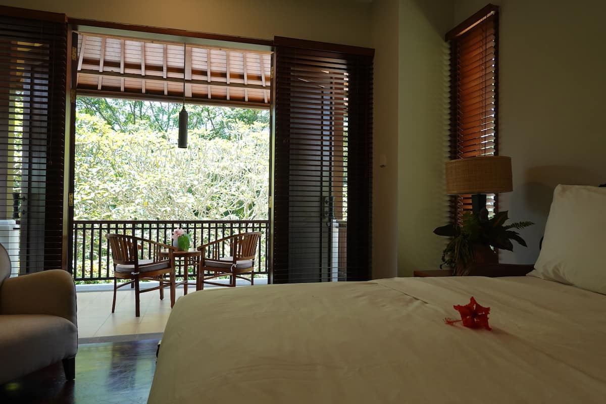 Quarto casal standard, 1 cama King, para não fumantes, vista para o parque | Cofres nos quartos, escrivaninha, cortinas blackout, Wi-Fi de cortesia