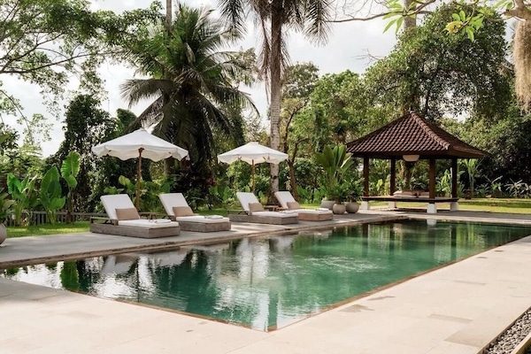 2 piscinas al aire libre