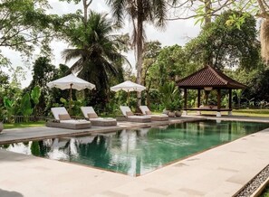 2 outdoor pools - Bumi Kinar Heritage (Ubud)