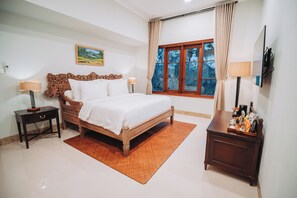 Griya Agung | Minibar, Zimmersafe, Schreibtisch, Verdunkelungsvorhänge