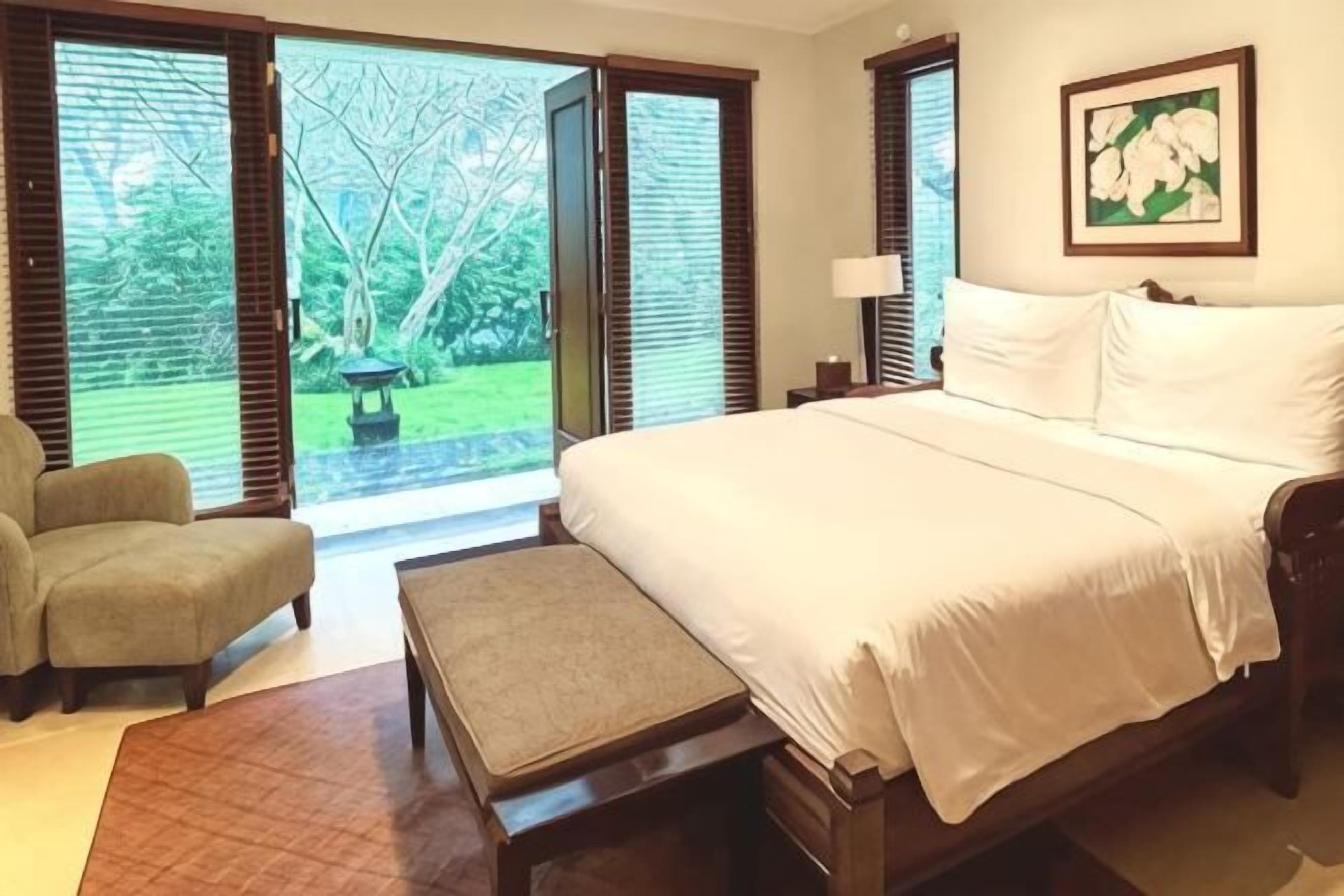 Minibar, in-room safe, desk, blackout curtains