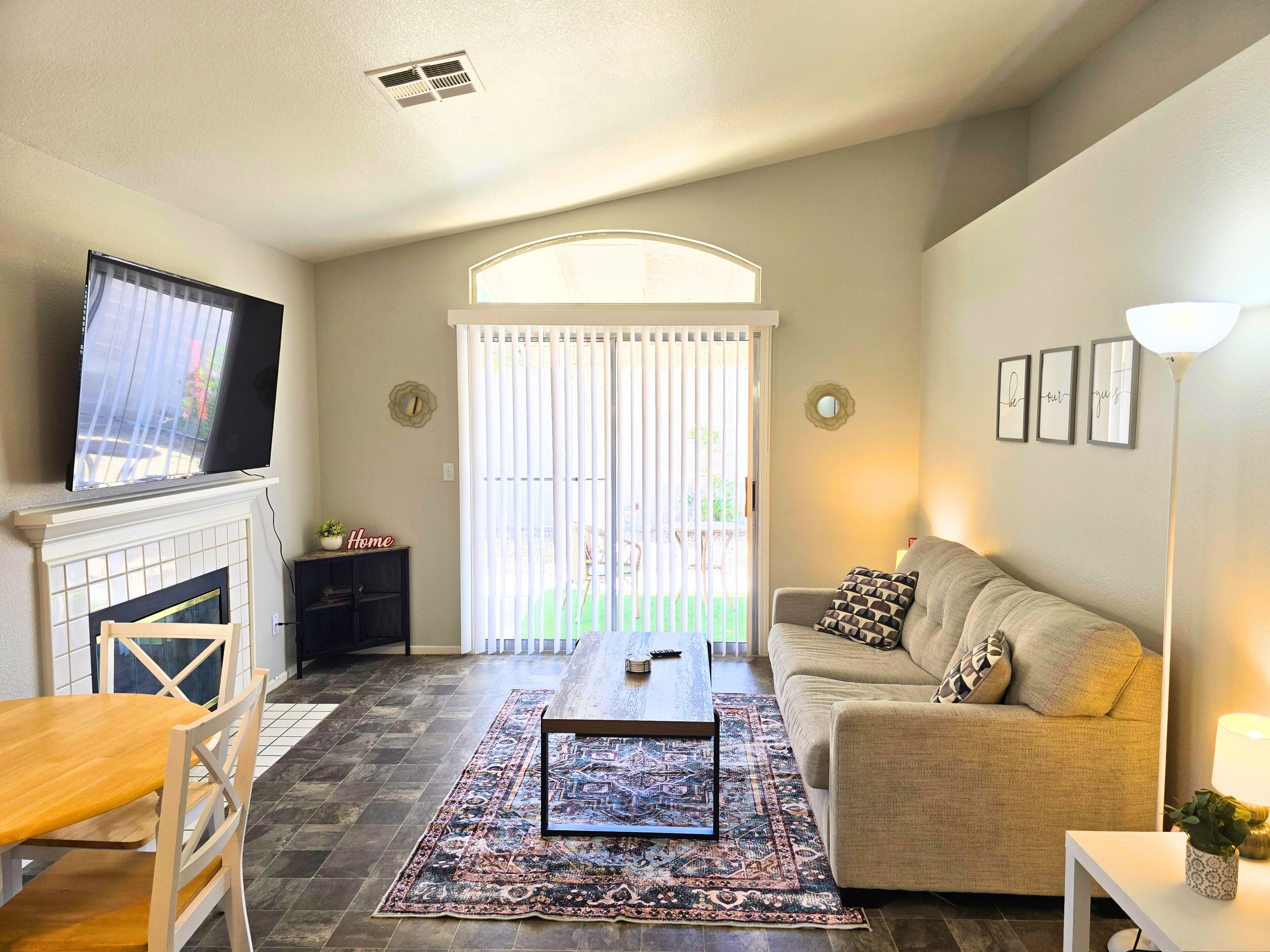 Smart TV y futbolito 