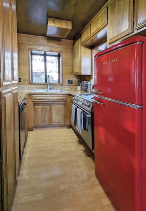 Micro-ondes, four, plaque de cuisson, lave-vaisselle