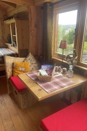 Internet - Shepherds Hut by Interhome (Drumnadrochit)