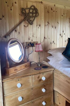 Internet - Shepherds Hut by Interhome (Drumnadrochit)