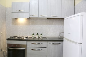 Fridge, oven, coffee/tea maker, cookware/dishes/utensils