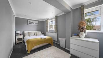 5 bedrooms, WiFi, bed sheets