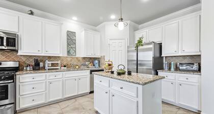Charming bayside retreat waterfront 2-bedroom 2 full bath house with WiFi, AC
