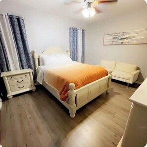 3 habitaciones, tabla de planchar con plancha, wifi y ropa de cama