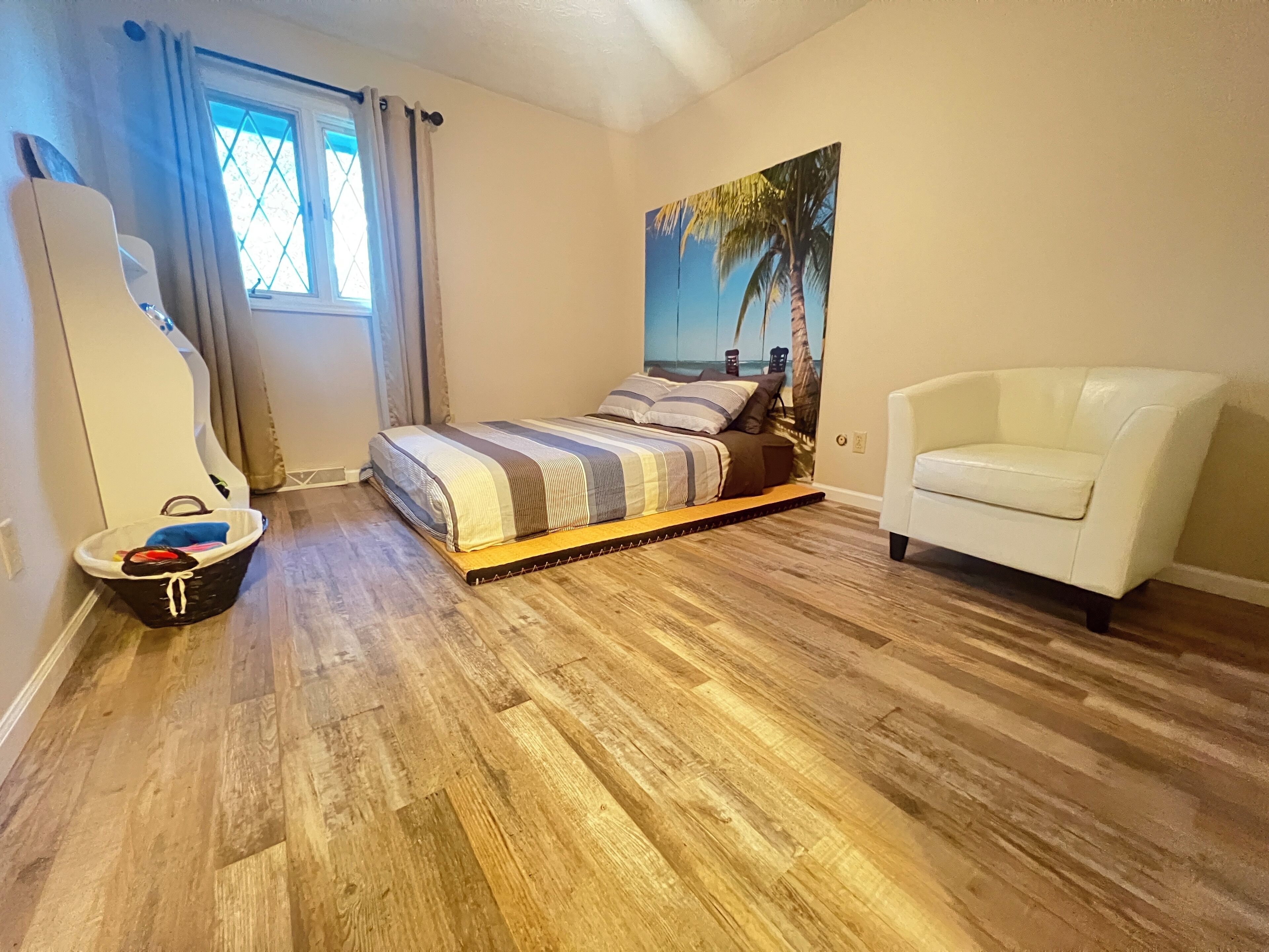 5 bedrooms, in-room safe, iron/ironing board, free WiFi