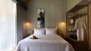 Zimmersafe, Schreibtisch, laptopgeeigneter Arbeitsplatz