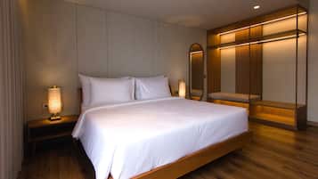 Zimmersafe, Schreibtisch, laptopgeeigneter Arbeitsplatz