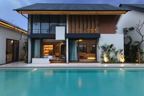 A modern house with a swimming pool, large windows, and a balcony. - Umahan Sanur Bali (Denpasar)