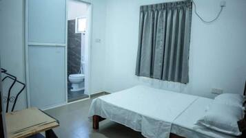 6 quartos, ferros/tábuas de passar roupa, Wi-Fi, roupa de cama