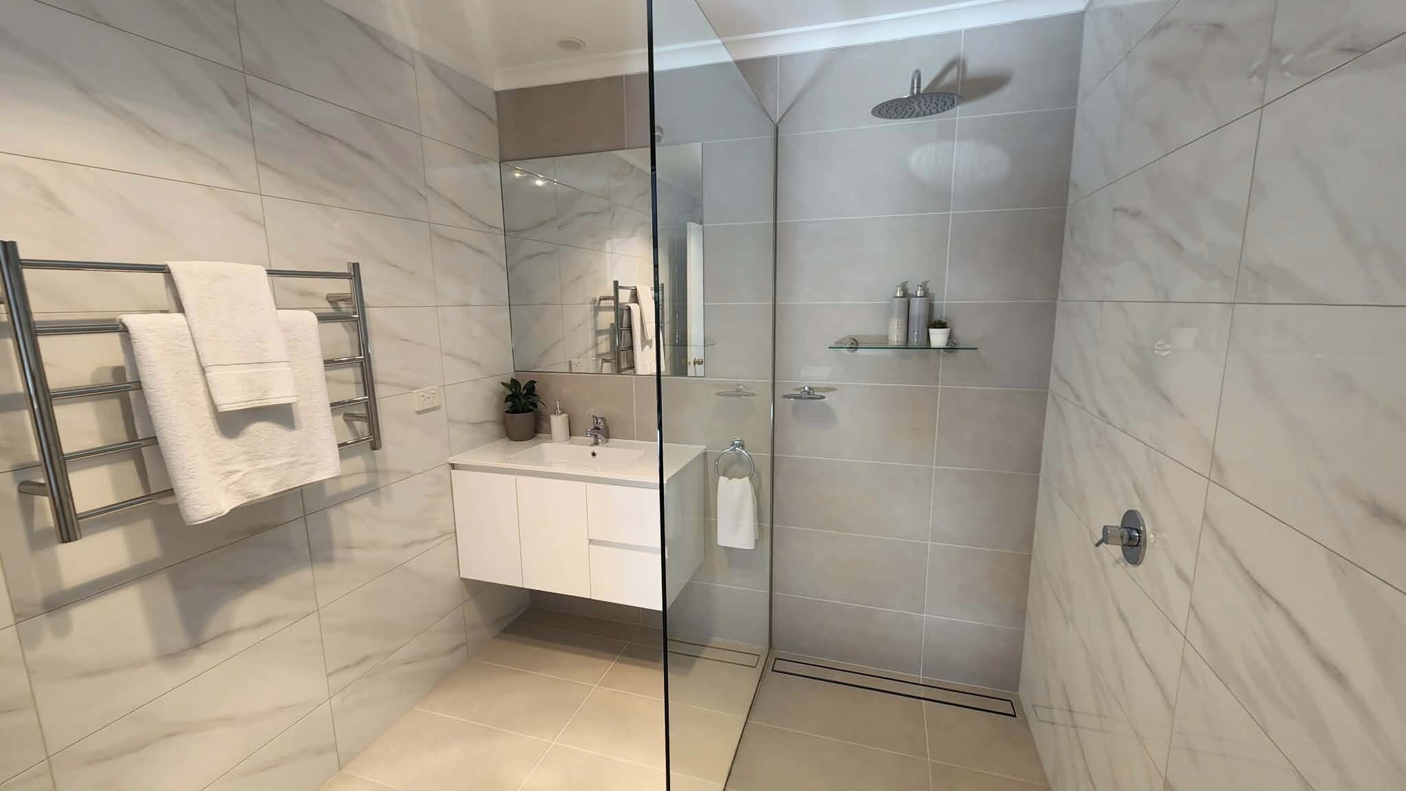 Iris Cottage | Bathroom | Hair dryer, towels, soap, shampoo