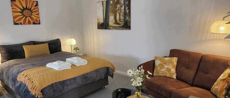 Daisy Cottage | Individually decorated, individually furnished, iron/ironing board