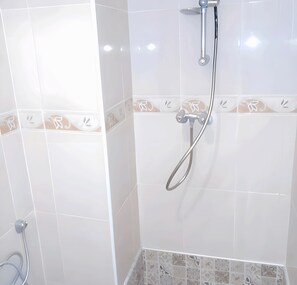 Hårtørrer, håndklæder, Sæbe, Toiletpapir