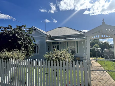 Exterior. Country Home on Cromie Street