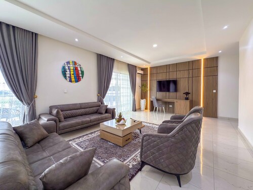 NA Conference Centre And Suite