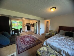 4 bedrooms, in-room safe, desk, iron/ironing board