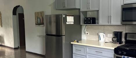 Deluxe Single Room, Garden View | Private kitchen | Shared fridge, microwave