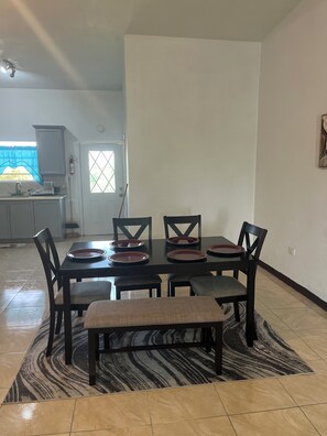 Singola Deluxe, vista giardino | Pasti in camera