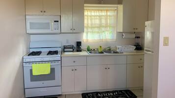 Micro-ondes, four, plaque de cuisson