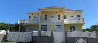 Charming 1-bedroom apartment with WiFi, AC in gorgeous St. John's Parish