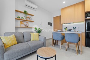 Living area - Reira by Kozystay - Sudirman (Jakarta)