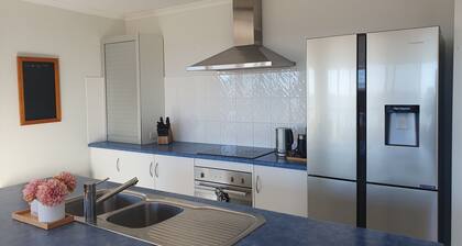Comfortable 3 bedroom home, absolute beachfront!