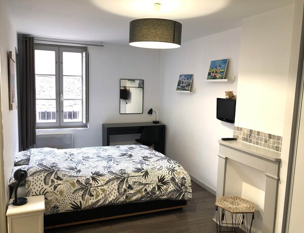 1 chambre, fer et planche à repasser, Wi-Fi gratuit, draps fournis