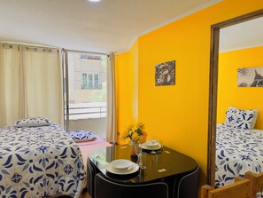 1 bedroom, iron/ironing board, WiFi, bed sheets - Apartment in downtown Santiago, Lastraría neighborhood, steps away from Metro Bellas Artes. (Santiago)
