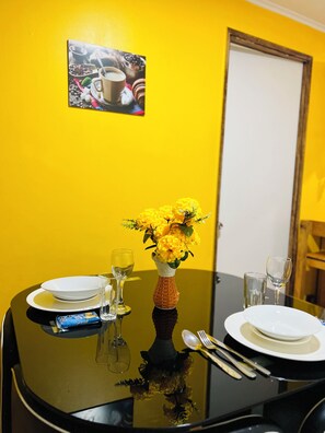 Dining - Apartment in downtown Santiago, Lastraría neighborhood, steps away from Metro Bellas Artes. (Santiago)