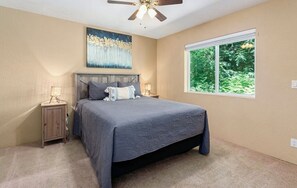 3 makuuhuonetta, silitysrauta/-lauta, Wi-Fi, vuodevaatteet