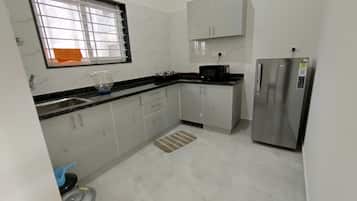 Full-sized fridge, cookware/dishes/utensils