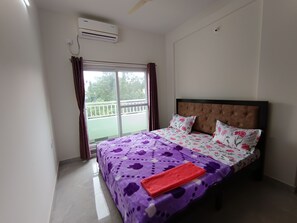 Laptop workspace, iron/ironing board, free WiFi - SAGAR NIWAS SARJAPUR (Bengaluru)