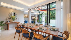 Villa, vistas a la piscina | Comedor