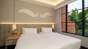 Villa, vistas a la piscina | Escritorio, espacio para trabajar con un portátil, wifi gratis