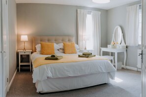 5 عدّة غرف نوم ومكواة/لوح كي وسرير سفر وواي فاي