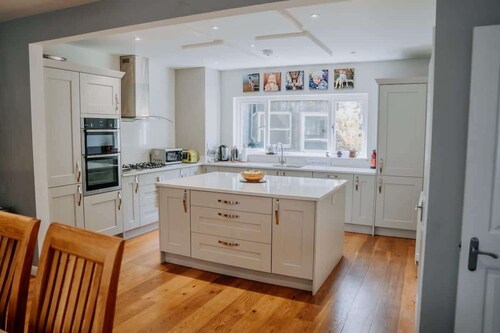 Charming St Davids Cottage with Cathedral Views