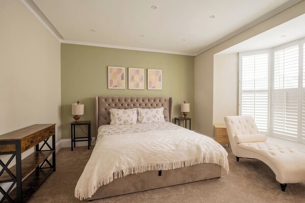 5 chambres, fer et planche à repasser, lit parapluie, Wi-Fi