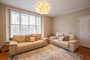 Unclassified image, 4 of 44, button