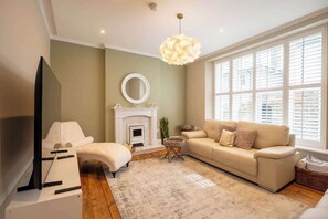 Smart-TV, Kamin, Videospiele