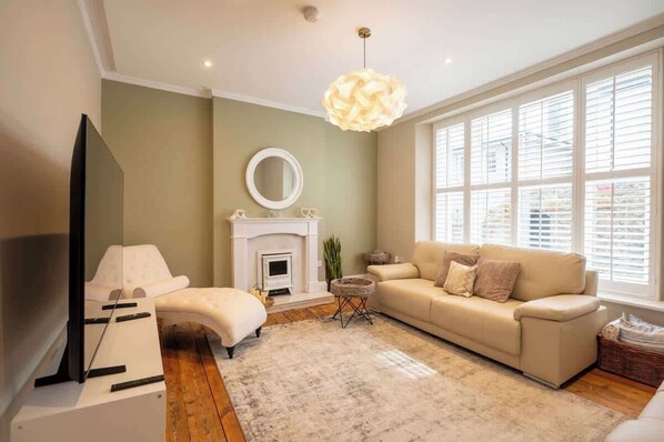 Unclassified image, 1 of 44, button