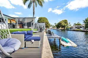 Terrace/patio - Casa Utopia  Waterfront  Pool  15 min to Beach (Hollywood)