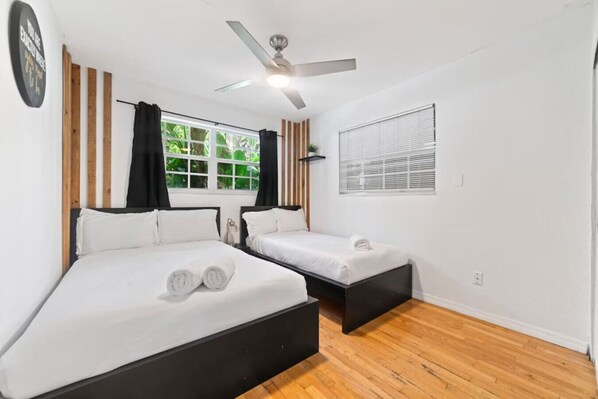 5 bedrooms, desk, iron/ironing board, travel cot