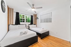 5 bedrooms, desk, iron/ironing board, travel cot