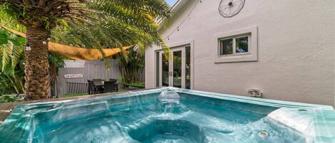 Bain à remous extérieur